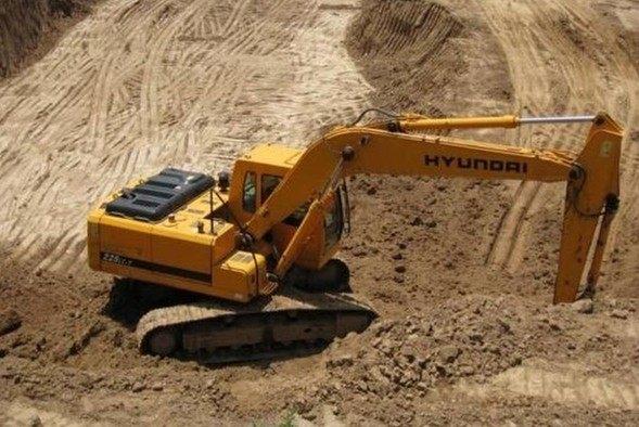 平整土地施工挖斷軍用光纜，挖掘機操作員被判刑8個月